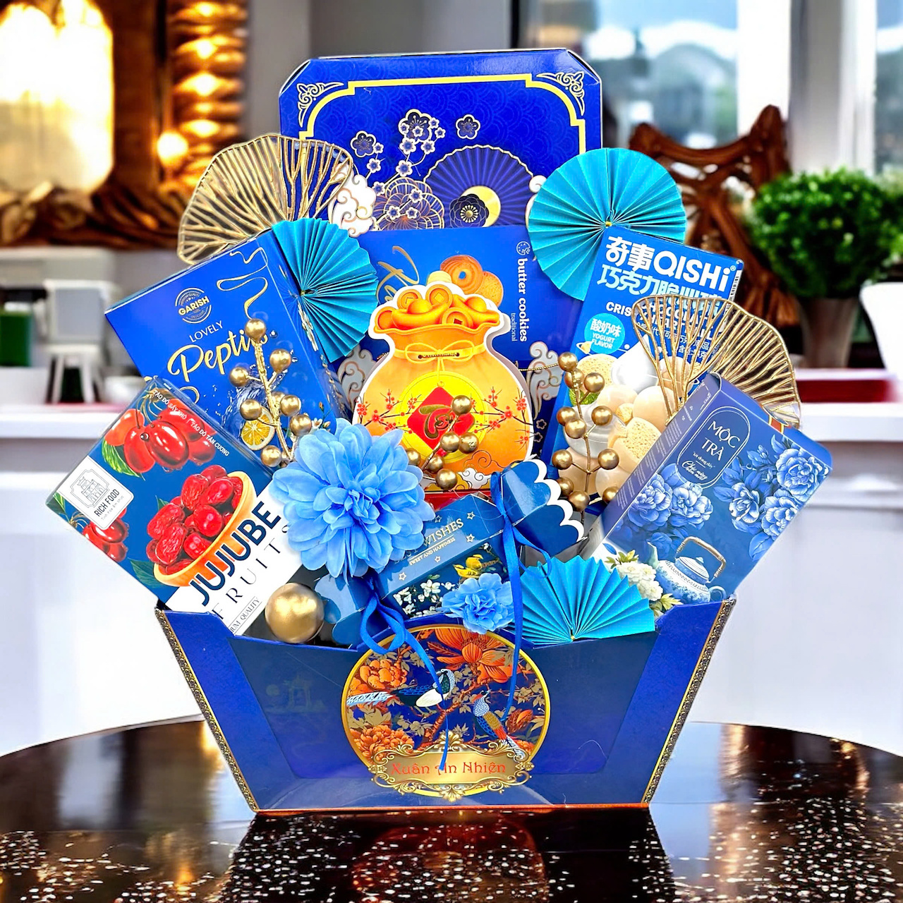 Hộp quà Tết dáng thuyền độc đáo